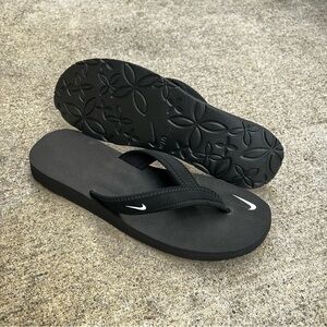 WMNS NIKE ULTRA CELSO BLACK WHITE THONG FLIPS FLOPS